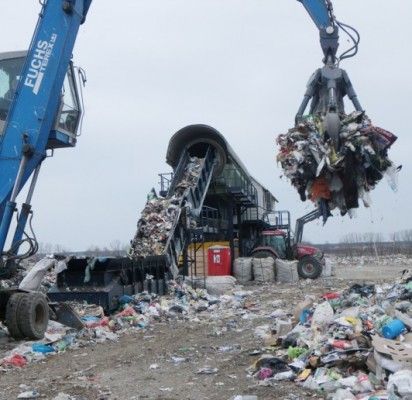 „Vartų mokestis“: atliekų sutvarkymas šiemet Klaipėdos regione pabrango, nes atliekos perrūšiuojamos ir deginamos, kad jų kuo mažiau patektų į sąvartyną.