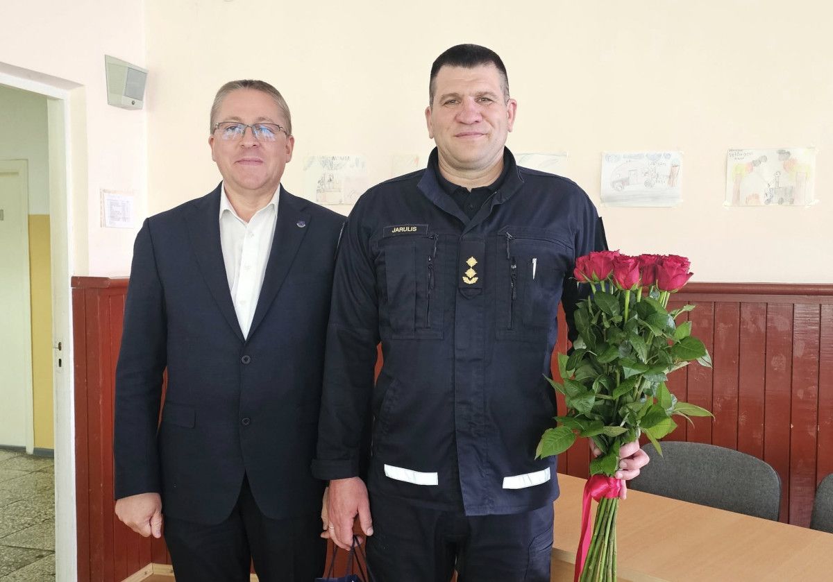 Pasveikino Palangos ugniagesių gelbėtojų vadą Vidmantą Jarulį gražaus gimtadienio proga