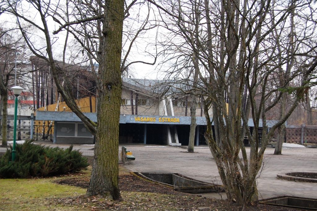 Skolose paskendęs „Combo“ – tarp pretendentų rengti Muzikos festivalį vasaros estradoje