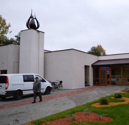 Šiandien buvo pašventinti rekonstruoti Laidojimo namai