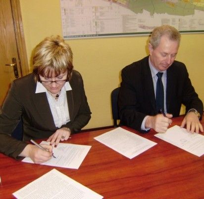 Parašai sudėti: kelininkai išsikrausto, savivaldybės klerkai žvalgosi po naują savivaldybės pastatą