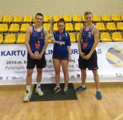 Jaunimo komanda-nugalėtoja: (iš kairės) Rokas Beniušis, Kamilė Gadeikytė ir Gytis Okuličius.