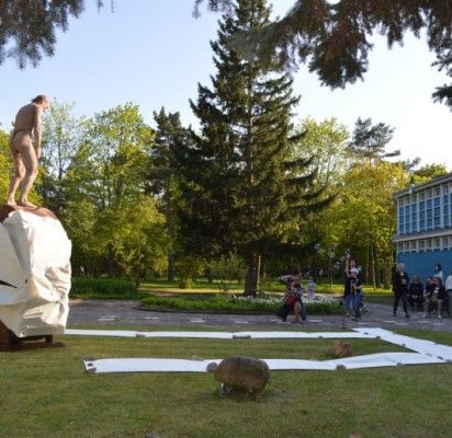 A. Mončio namai-muziejus garsėja ne tik paties A. Mončio ekspozicija, bet ir nuolat čia pristatomomis parodomis bei vykdomais projektais.
