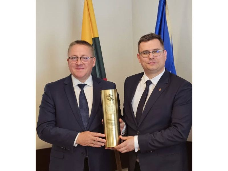 Laurynas Kasčiūnas su Palangos meru ir TS-LKD Palangos skyriaus pirmininku Šarūnu Vaitkumi