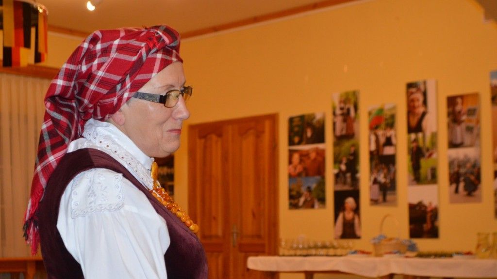 Palangiškė Birutė Mockuvienė pristatė ansamblio „Bočiai“ jubiliejaus rengtą parodą Klaipėdoje.
