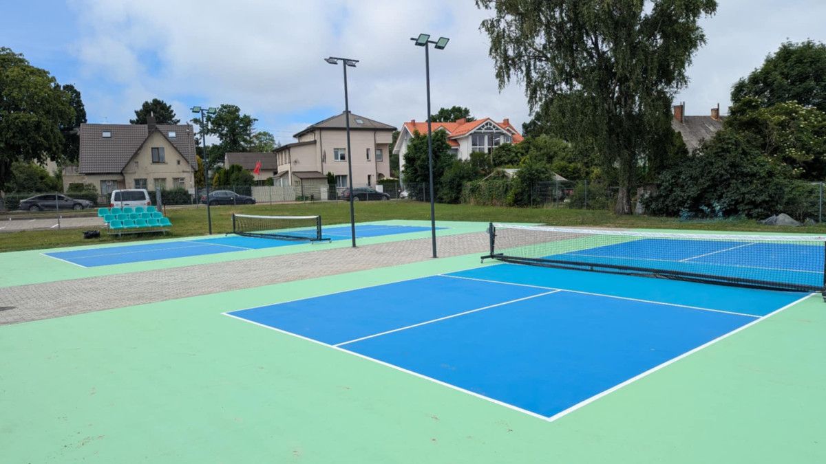 Aktyvaus laisvalaikio mėgėjau jau laukia naujas padelio ir piklbolo aikštynas