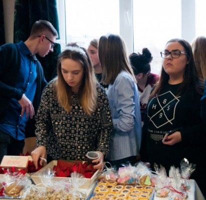 Kai žmonės susivienija, atsiranda ypatinga bendrystės dvasia.