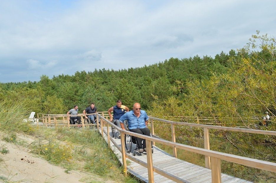 Kokių socialinių paslaugų gali sulaukti neįgalieji ir jų artimieji