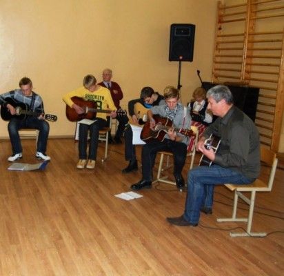 Atžalų pasižiūrėti atėjo ne tik tėvai, bet ir seneliai