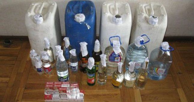 Bangų g. garaže – naminukė ir kontrabandinės cigaretės