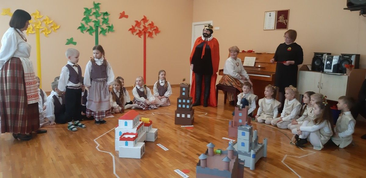 Lopšelis-darželis „Ąžuoliukas“ šventė Vasario 16-ąją