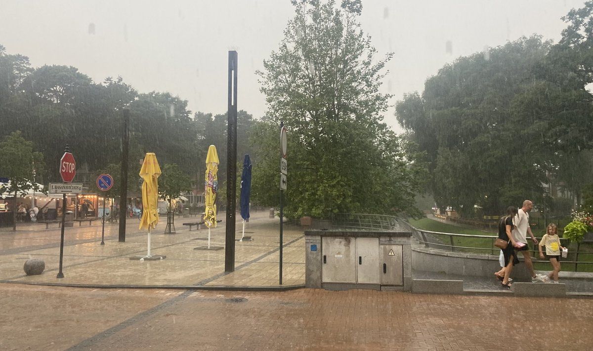 Palangą užklupo lietus. FOTO: DELFI