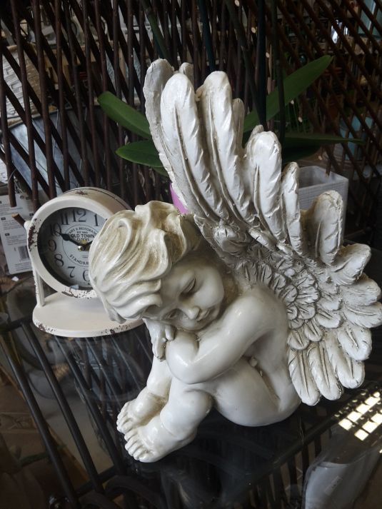 Žmonės užmiršo savo angelus sargus – jie liko be darbo