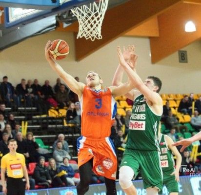 „Palanga“ atkaklioje kovoje įveikė „Žalgirį“ ir išlygino serijos rezultatą