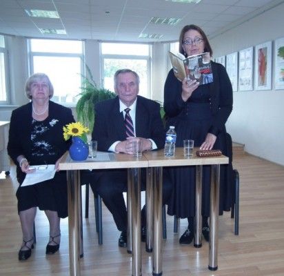 R. Flick romano ištraukas skaitė aktorė Regina Arbačiauskaitė. Palangos m. viešosios bibliotekos nuotr.