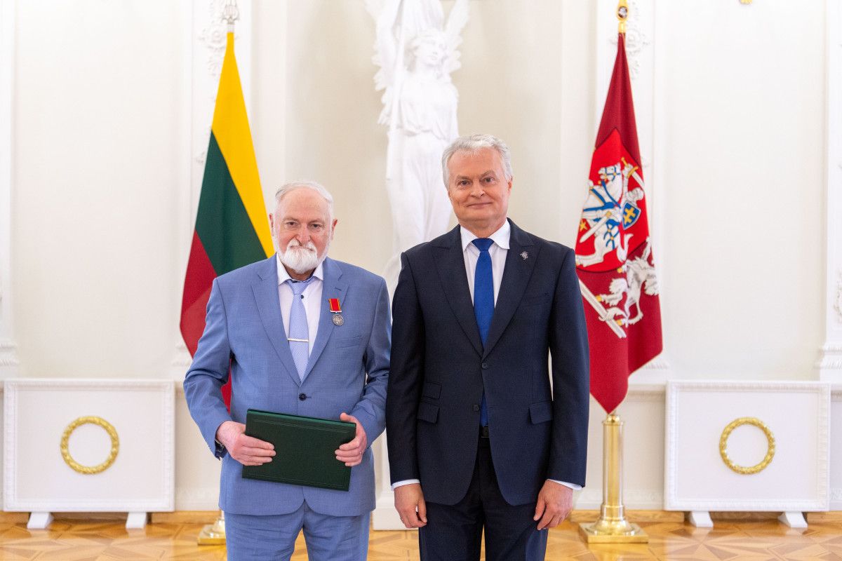 Palangiškis literatas Albinas Antanas Kazlauskas Prezidento dekretu apdovanotas ordinu „Už nuopelnus Lietuvai“