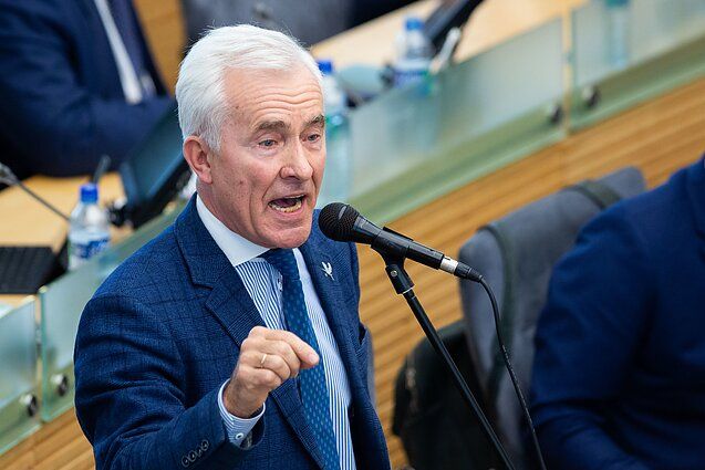 Dainius Kepenis: „Kovidas“ – pasaulinės mafijos projektas, o skiepydamiesi tapsime eksperimentiniais triušiais". Palangos meras Šarūnas Vaitkus: "Jeigu Kepenis nebijo "kovido", gal galėtų padėti medikams ligoninėse?"