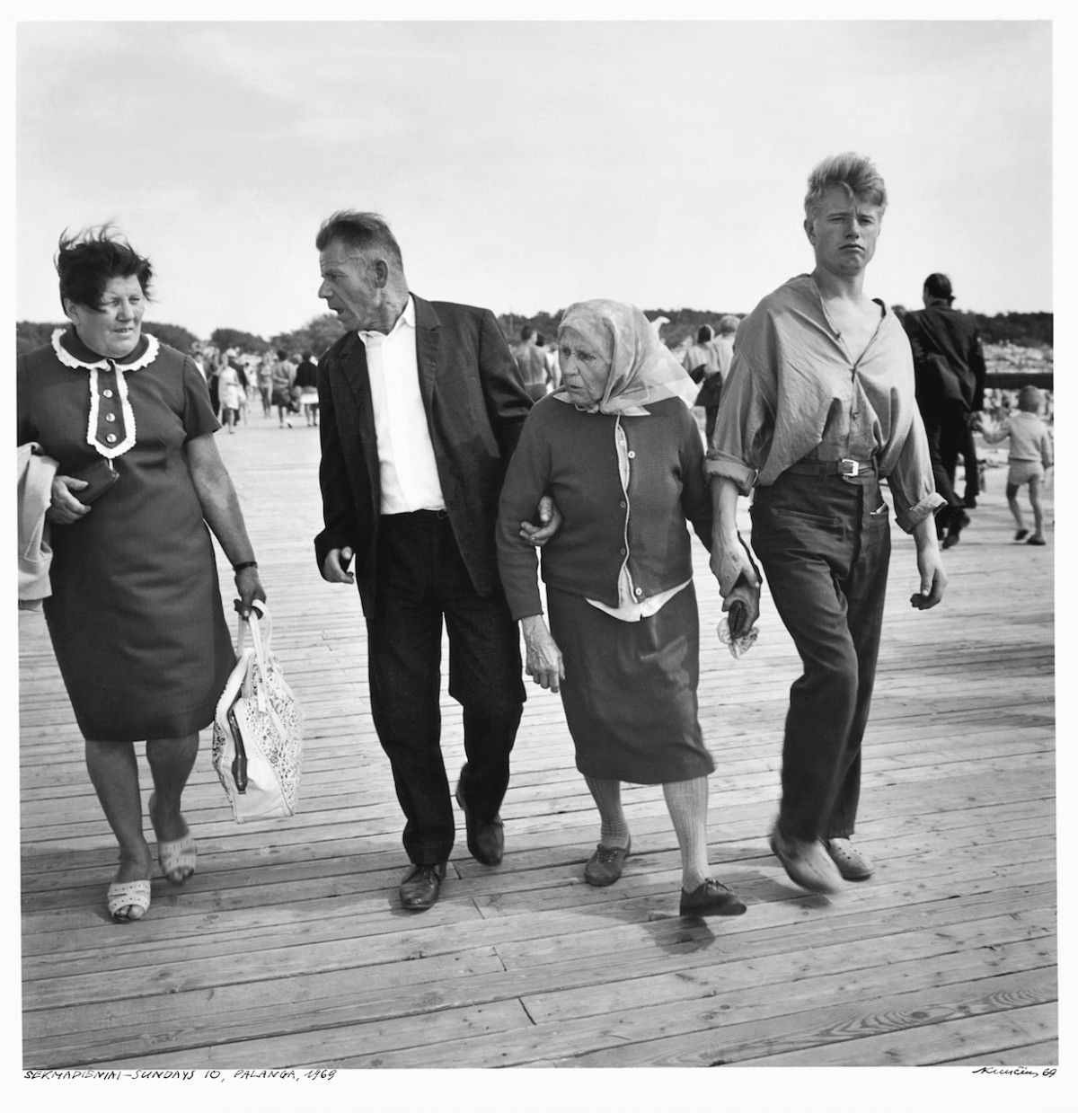 Kelią skinasi Algimanto Kunčiaus fotoalbumas „Prie jūros. Palanga 1965-2015“ (FOTO GALERIJA)