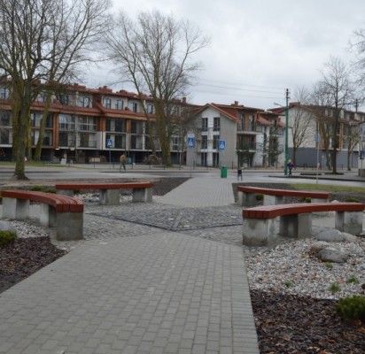 Čia, kur susikerta keturi takai, įrengtas šiltuoju metų laiku praeivius džiuginsiantis fontanas.