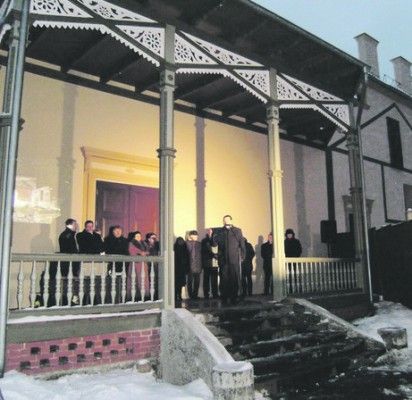 Palangos miesto simbolis Kurhauzas nušvito nauja šviesa