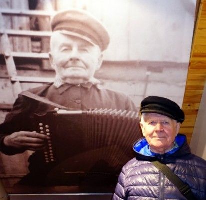 Šokėjas Jonas Žukevičius etnografinėje ekspozicijoje atrado žmogų, kuris labai panašus į jį.