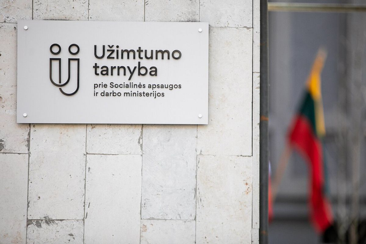 Užimtumo tarnyba: ekonomikos sukrėtimai nesumažino darbo jėgos poreikio