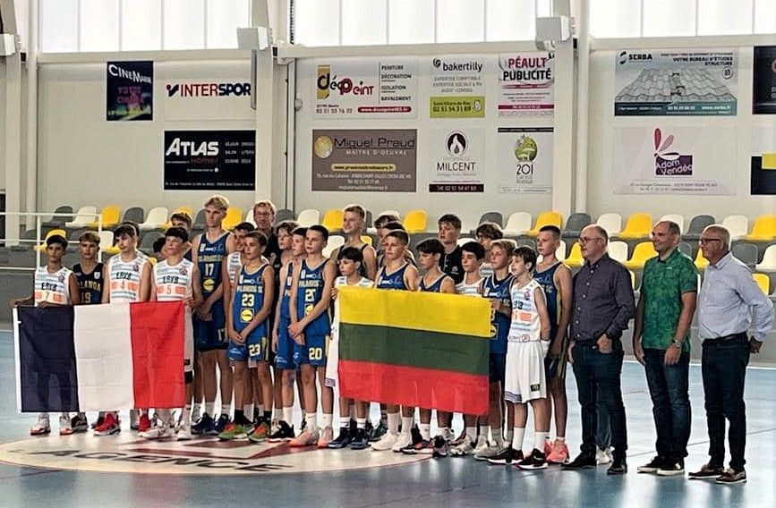 Palangos ir Saint-Gilles-Croix-de-Vie draugystė – Prancūzijoje surengta jaunųjų kurorto krepšininkų stovykla