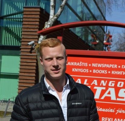 Žvejo gelbėtojas – 22 metų kretingiškis Lukas Strakšas, Vilniaus apskrities priešgaisrinės gelbėjimo valdybos (APGV) 1-osios komandos ugniagesys gelbėtojas.