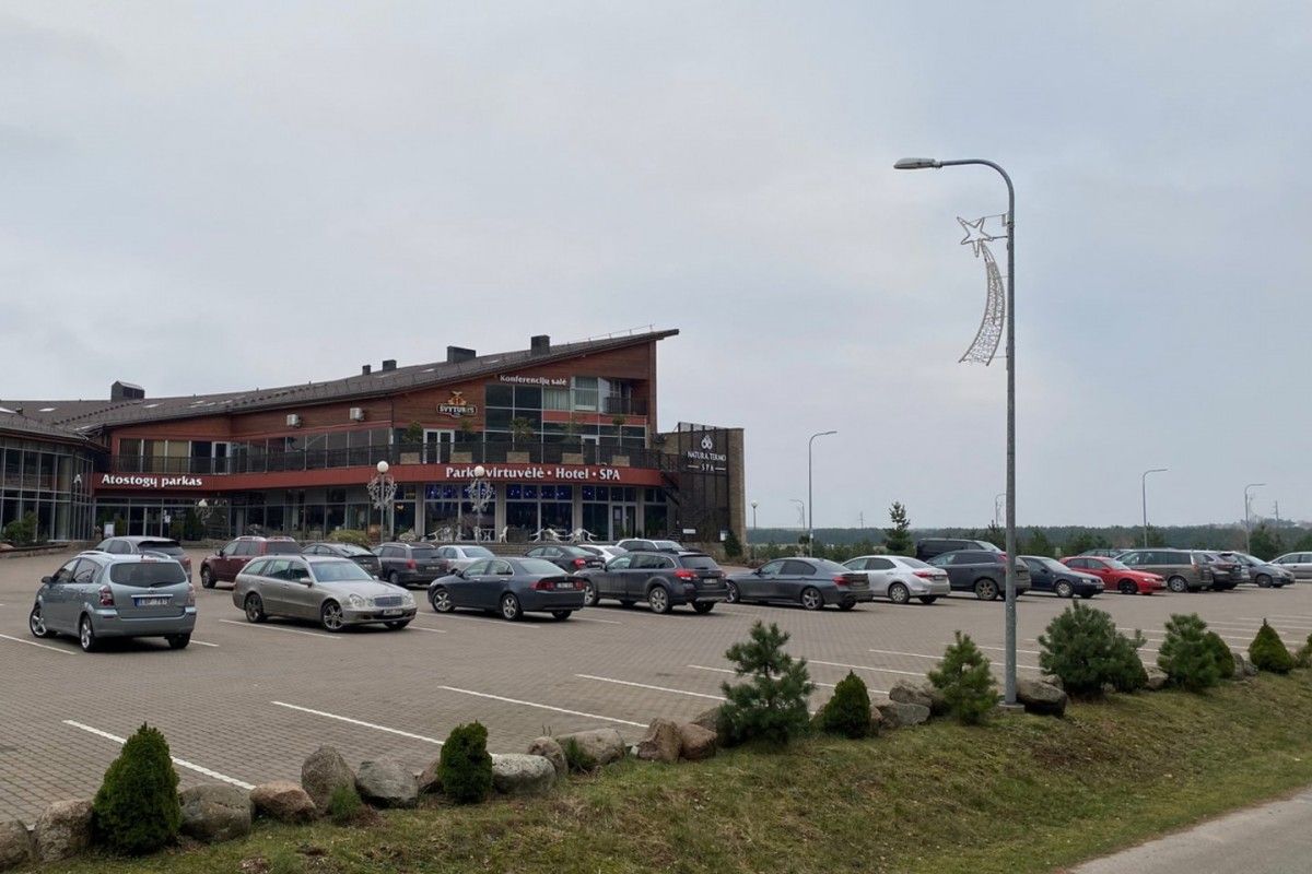 Pajūrio verslininkų gudrybė, kad apeitų karantiną, gali kainuoti tūkstančius: rizikavo gyvybėmis, o žmonės plūdo į baseinus