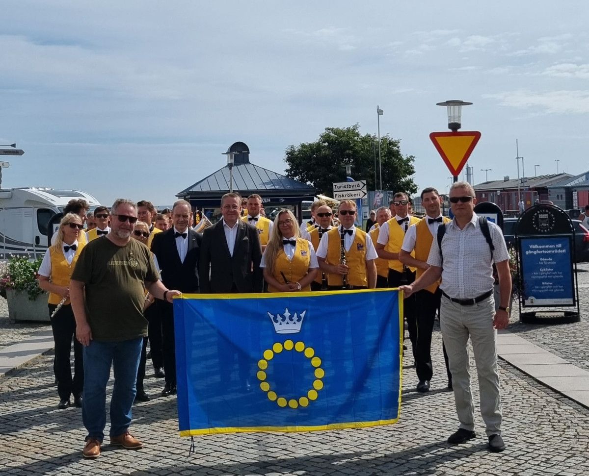 Palanga orkestro trenksmu žadino draugus švedus sveikindama juos su 900-uoju gimtadieniu