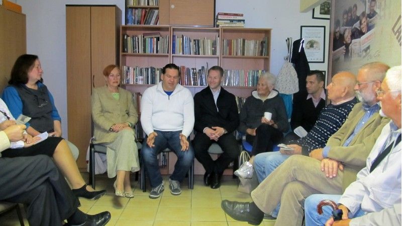 Antradienio rytą į „Palangos tilto“ redakciją prie tradicinio puodelio kavos į redakciją susirinkę kultūrai ir miesto kultūriniam gyvenimui neabejingi mūsų skaitytojai.