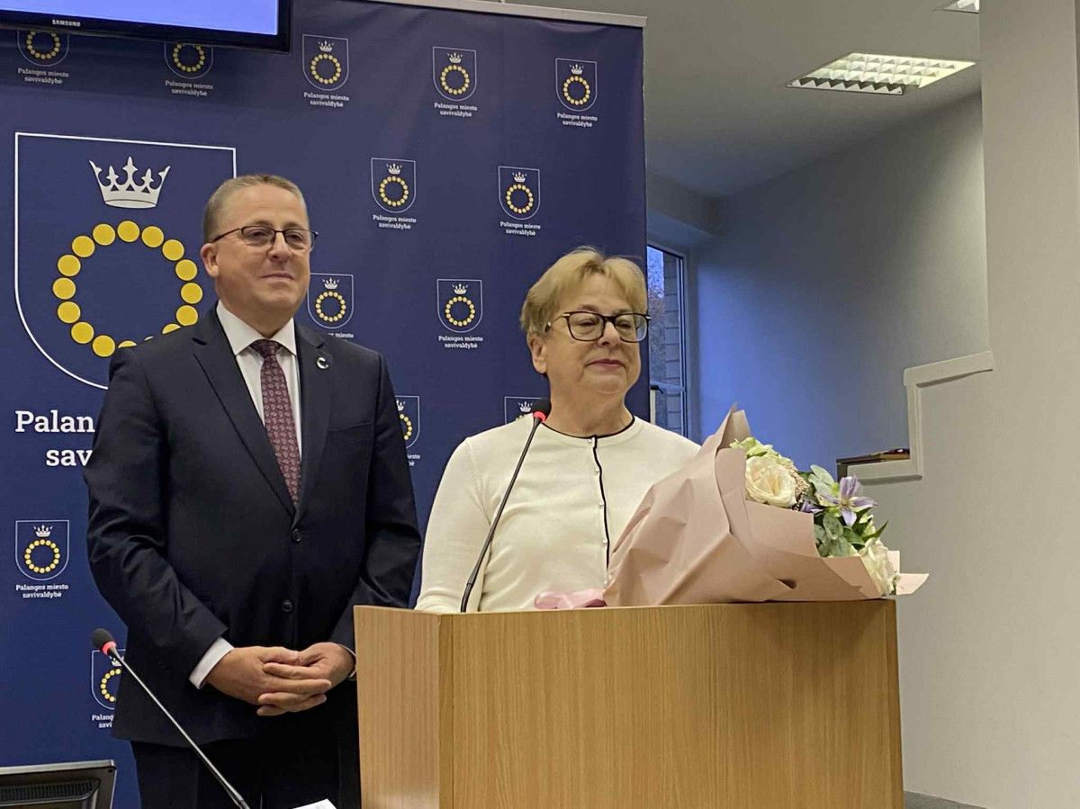 Palangos meras pasveikino Tarybos narę Eleną Kuznecovą su 70-uoju jubiliejumi