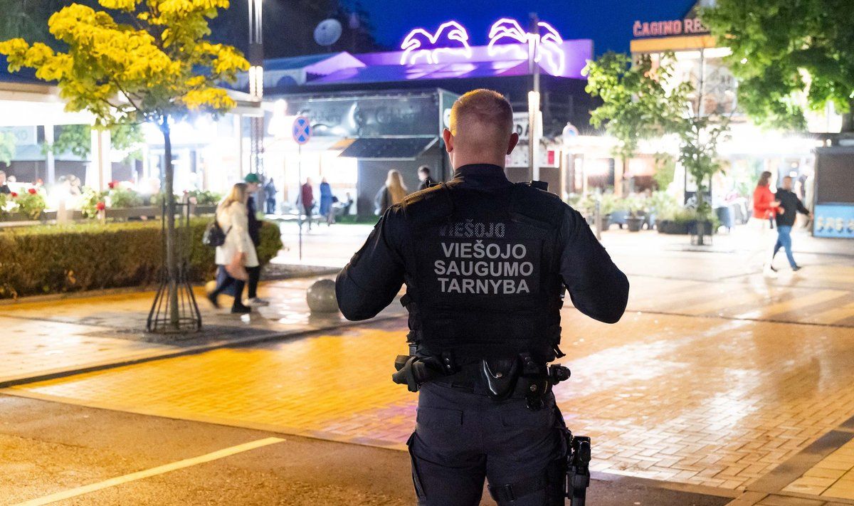 Naktinis policijos reidas Palangoje. FOTO: DAINIUS LABUTIS | DELFI