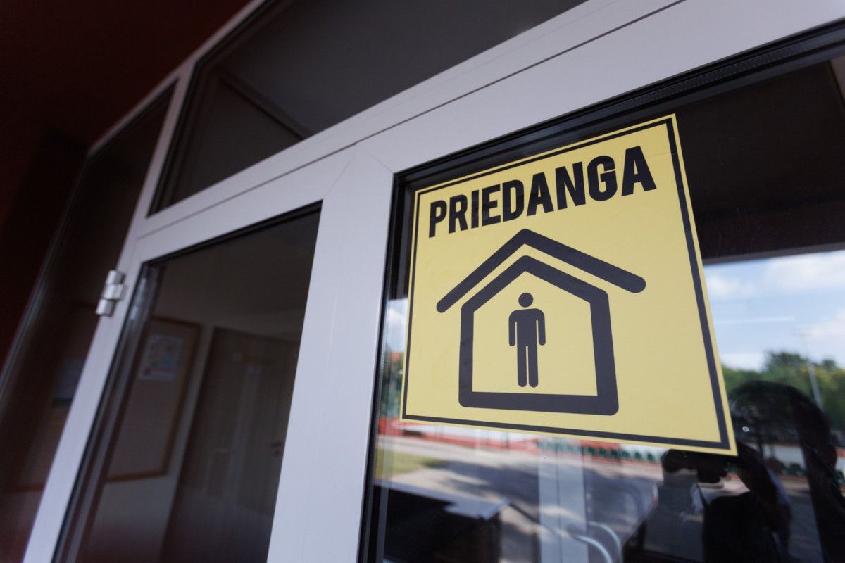 Palangiškiai apie krentančias bombas ar raketas negalvoja – daugelis nesutinka, kad daugiabučio gyvenamojo namo rūsyje būtų bendro naudojimo priedangos