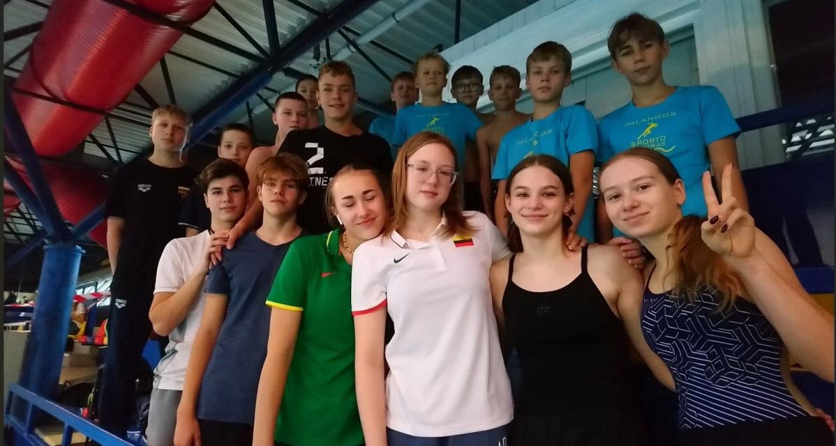 Puikūs palangiškių plaukikų pasirodymai Rygoje