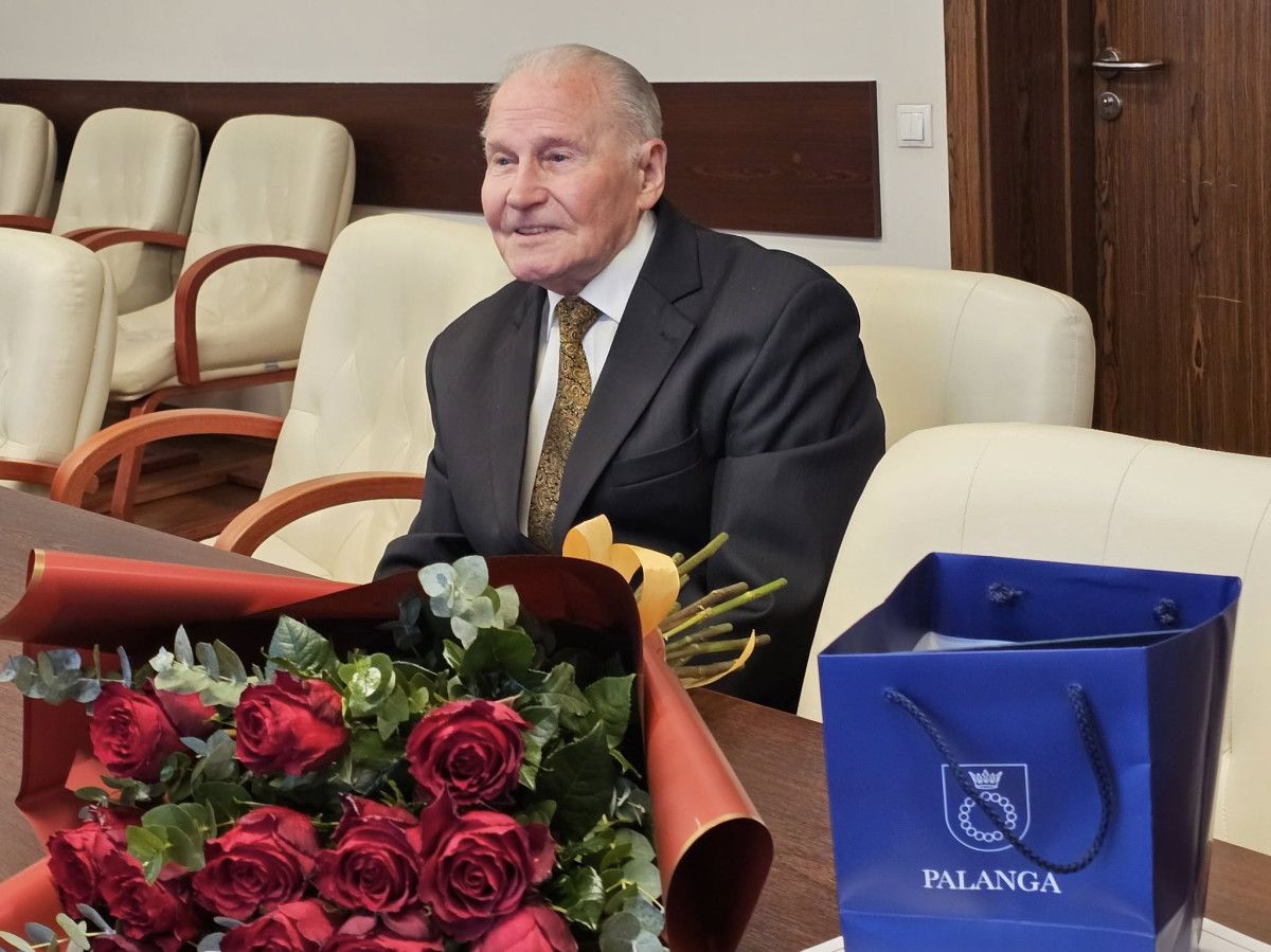 Žinomam Palangos pedagogui Algimantui Želviui sukako 90 metų