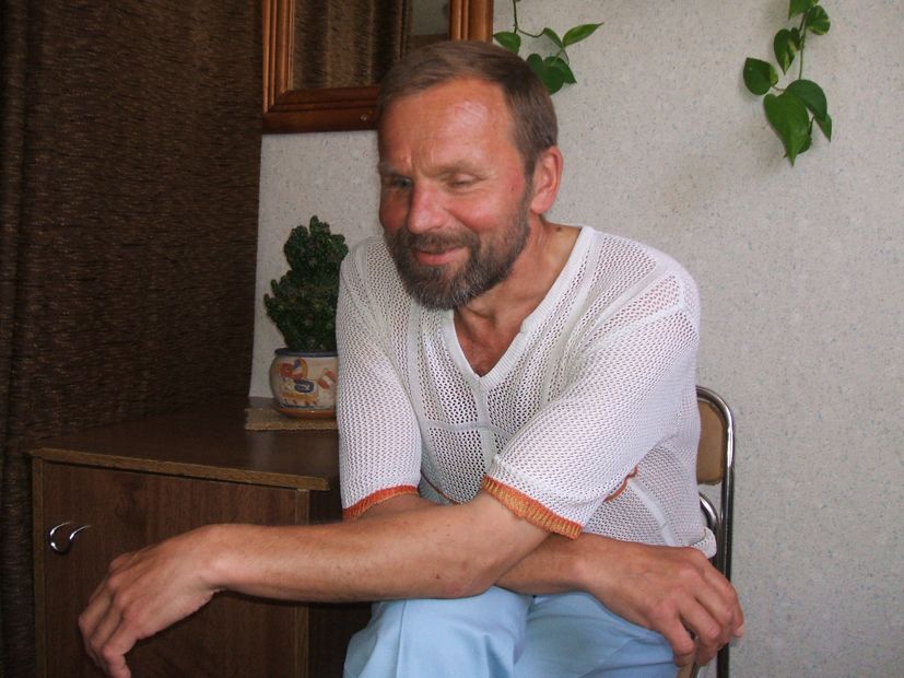„Atsisėdęs į savo ratus“, teikia naudą stuburo skausmų iškamuotiems
