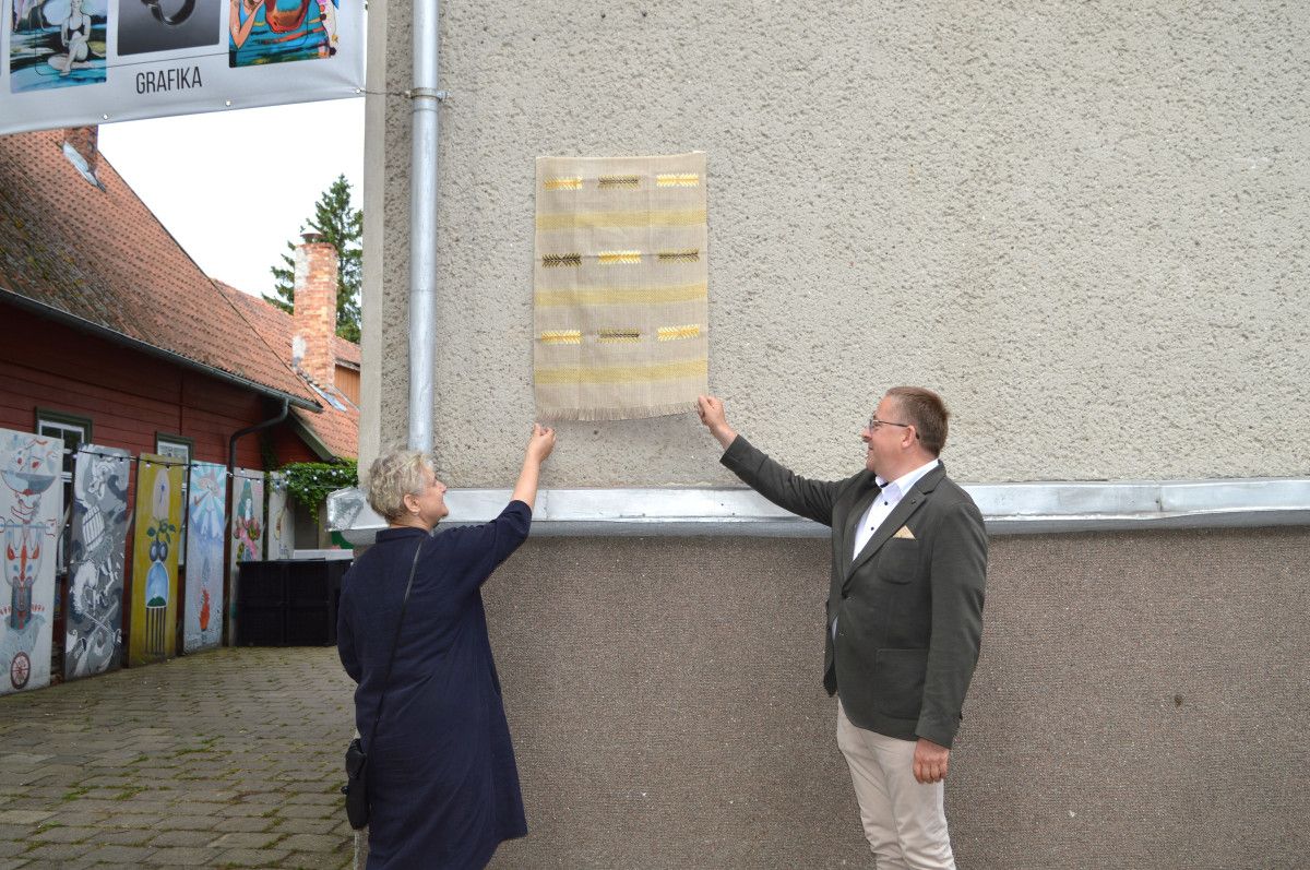 Atidengta memorialinė lenta, skirta prieš 200 metų Palangoje viešėjusiam Adomui Mickevičiui