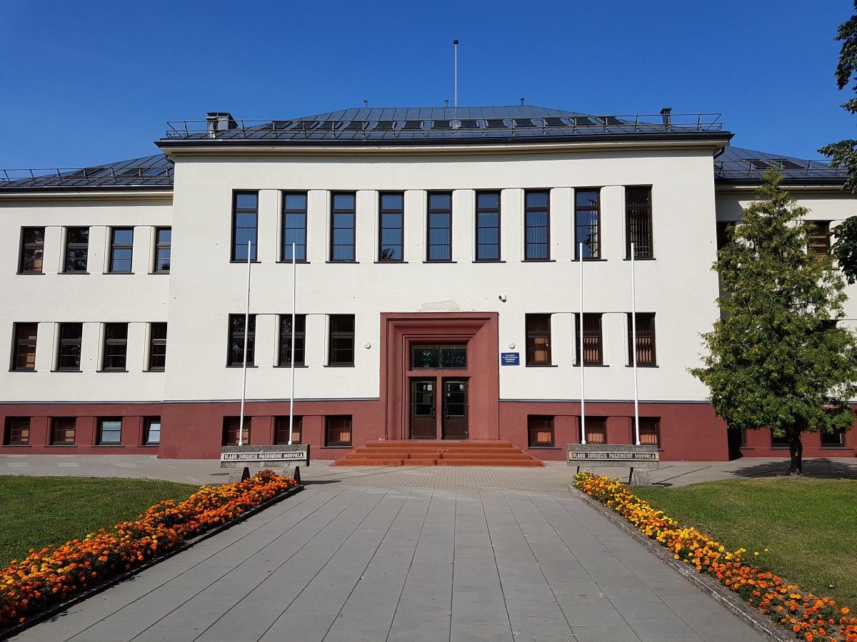 Koją kiša ne tik kompiuterinių tinklų trikdžiai, bet ir Švietimo skyriaus specialistų blaškymasis (SKAITYKITE NAUJAME "PALANGOS TILTAS" NUMERYJE)