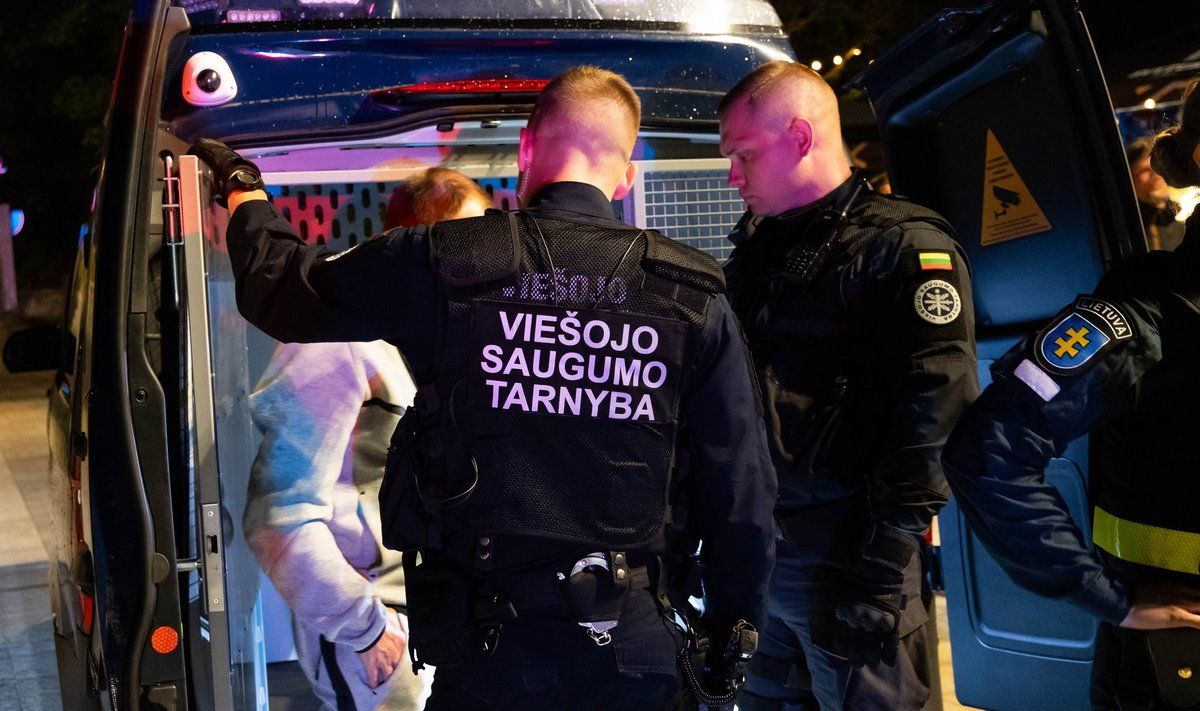 Naktinis policijos reidas Palangoje. FOTO: DAINIUS LABUTIS | DELFI