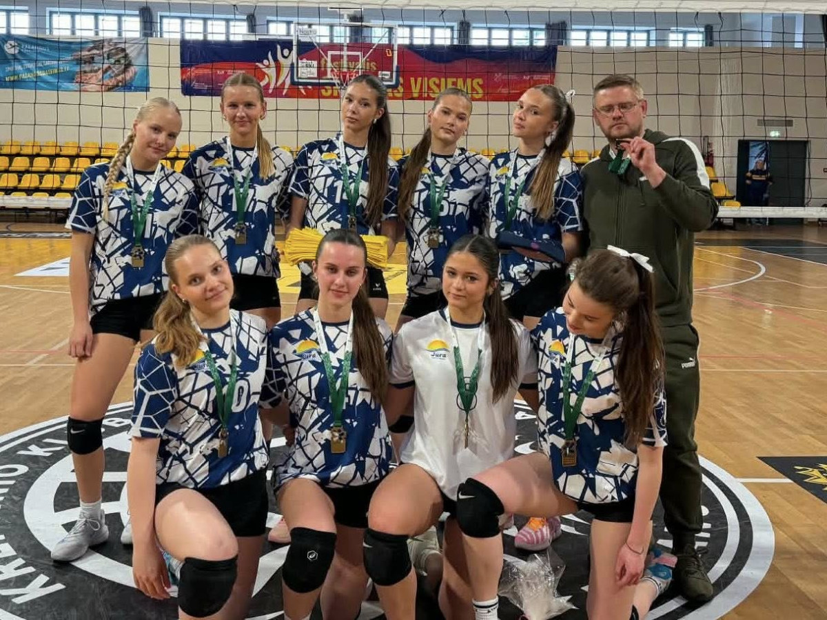 Lietuvos mokyklų žaidynių merginų tinklinio finalinį etapą laimėjo Palangos gimnazistės