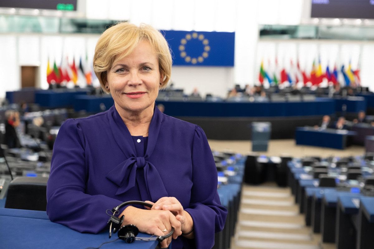 Europarlamentarė Rasa Juknevičienė yra Europos Parlamento (EP) Europos liaudies partijos frakcijos, didžiausios EP politinės grupės vicepirmininkė