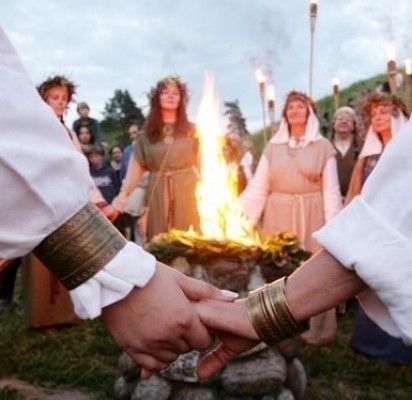 Naujosios Joninių tradicijos: prie laužo – šašlykai, fejerverkai ir alus