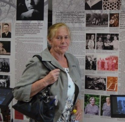 Liucijos Mikutienės, likimo atvesto į Žemaitiją, išgyvenimai įamžinti ir kilnojamoje parodoje „Vilko vaikai: duonos keliu iš Rytų Prūsijos į Lietuvą“.