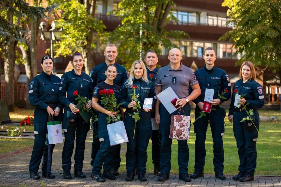 Nuotraukoje: Palangos policijos komisariato pareigūnai po minėjimo