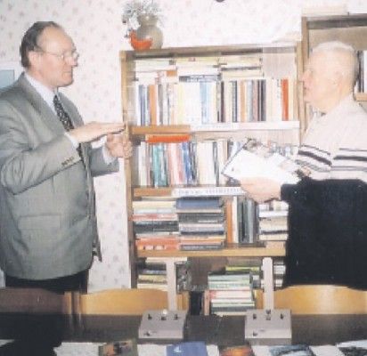 Neabejotinai apdovanotas poetiniais ir dailininko gabumais Vytautas Lukšas (kairėje) savaime – kultūros vadybininkas.