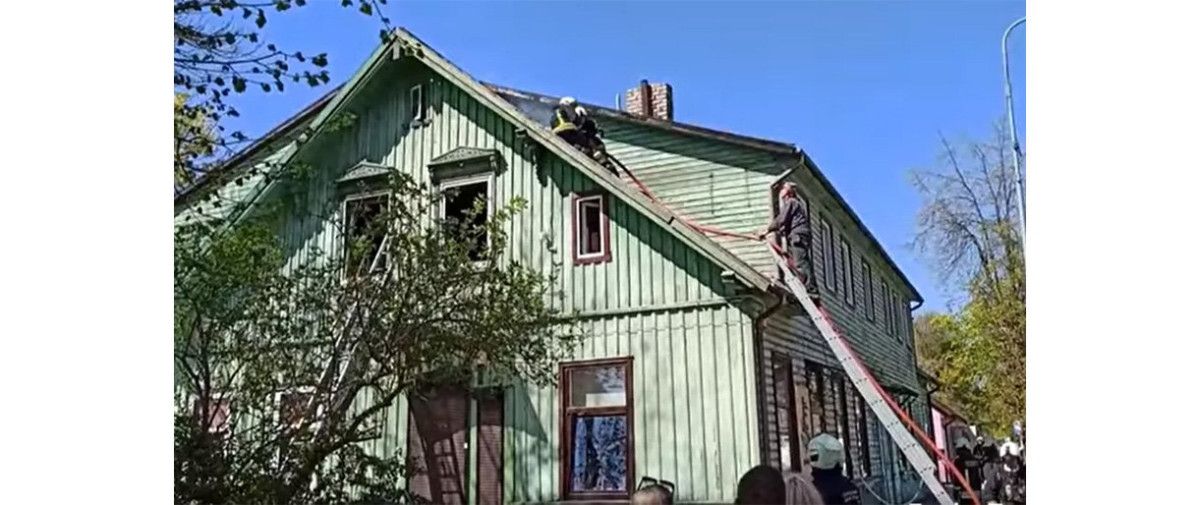Gaisro Palangos daugiabutyje metu moteris apsinuodijo dūmais