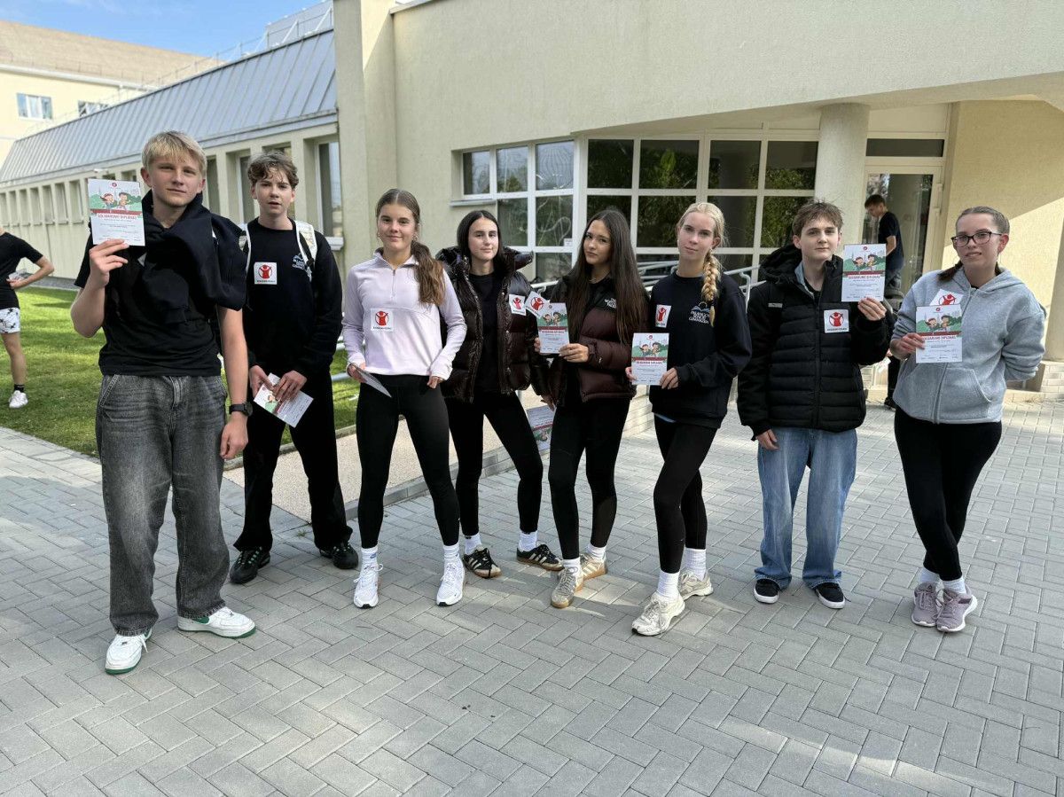 Daugiau nei 250 Palangos senosios gimnazijos mokinių dalyvavo Solidarumo bėgime (FOTO GALERIJA)