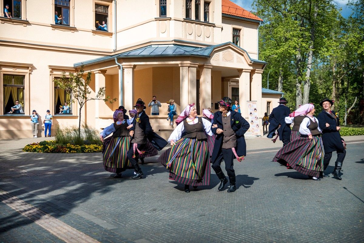 Tarptautiniame liaudiškų šokių festivalyje „Palangos miestely“ dalyvaus 20 kolektyvų