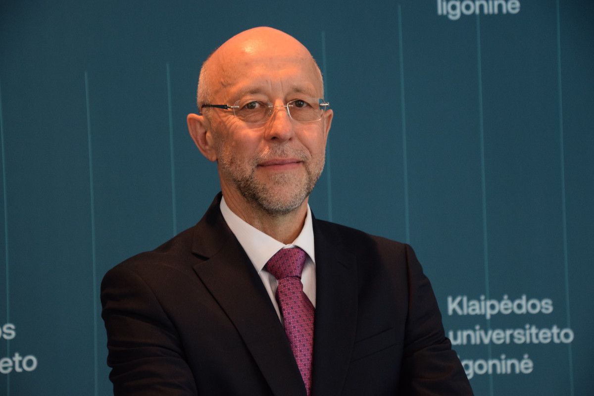 Klaipėdos universiteto ligoninės generalinis direktorius dr. A.Šimaitis sako, kad įstaigos finansinės stabilizavimo programos ir kasdieninio sunkaus darbo esmė – kuo aukščiausio lygio, sklandžiai ir profesionaliai teikiamos paslaugos.